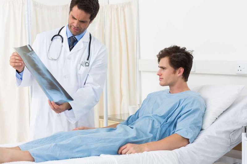 Mổ nội soi tràn dịch màng tinh hoàn và những điều nam giới cần phải biết